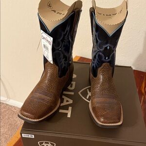 Ariat Boys Western Boots in Brown and Navy